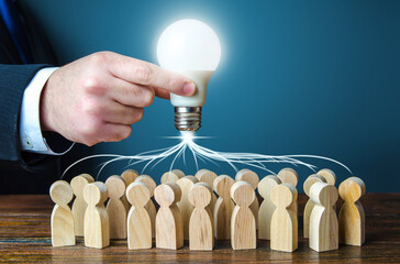 14年的十九座五菱校车拆车还能卖多少钱